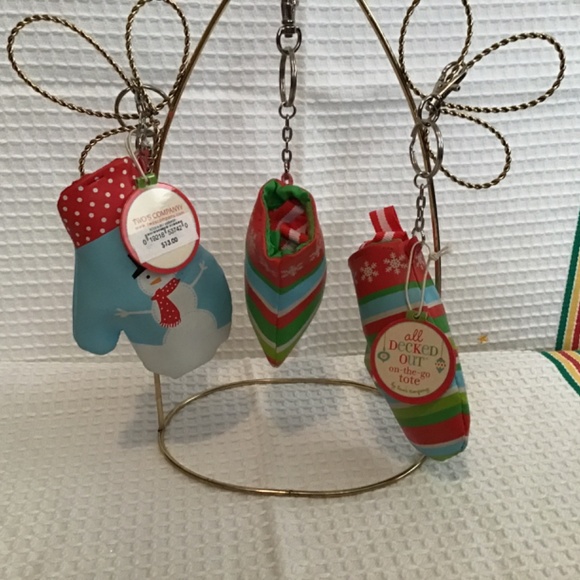 NWT Two’s Company All decked out on the go tote with key chain and toggle - Picture 3 of 8